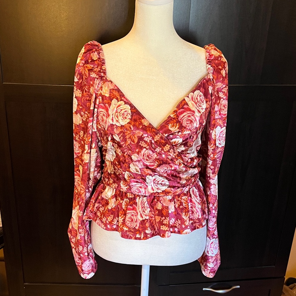 WAYF long-sleeve peplum top w/ floral print. Sweetheart neck. Red, cream. S. NWT